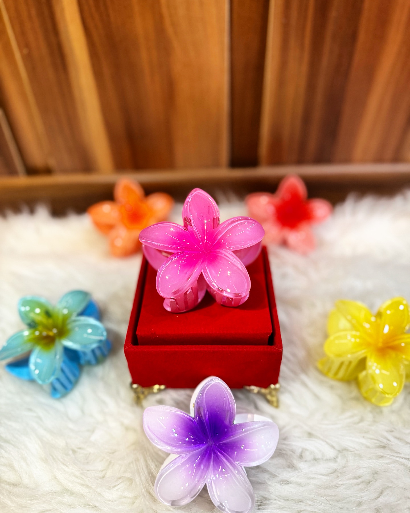 کلیپس پلومریا: زیبایی طبیعی و شیک در هر مدل مویی!